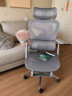 Brand New Ergonomic mesh office chair with footrest