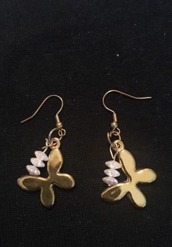 Butterfly earring in gold