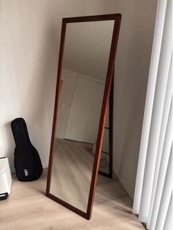 Standing mirror