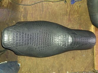 1997-2007 Harley Road King & Street Glide Seat Gunfighter Type Gator Mustang