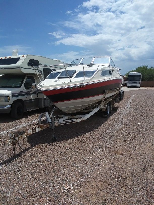 81 Bayliner cabin cruiser