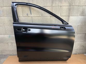 Right door Cadillac XT4 2019-25