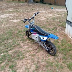 Everything Works It goes 15miles Comes with a charger  You could come get it Or I could drop it off to you