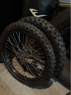 Surron Light Bee X stock tires