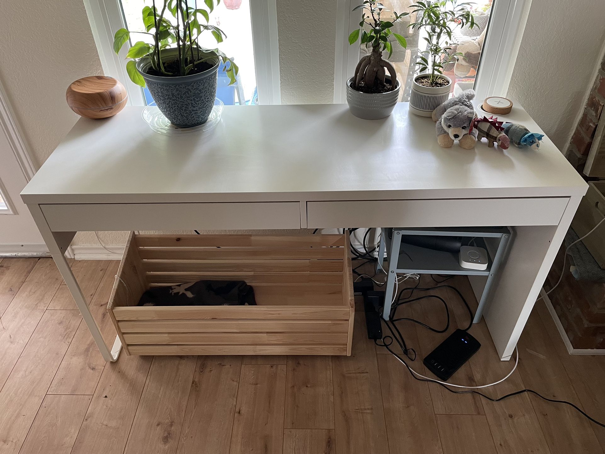 White Ikea Desk