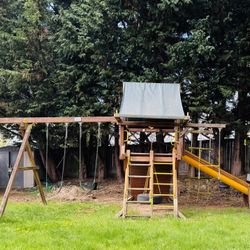 Free Rainbow Play Playset (Beaverton) - Must Disassemble And Pickup