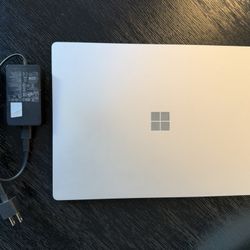 Microsoft Surface Laptop 5 – 15” Touchscreen – i7 – Windows 11