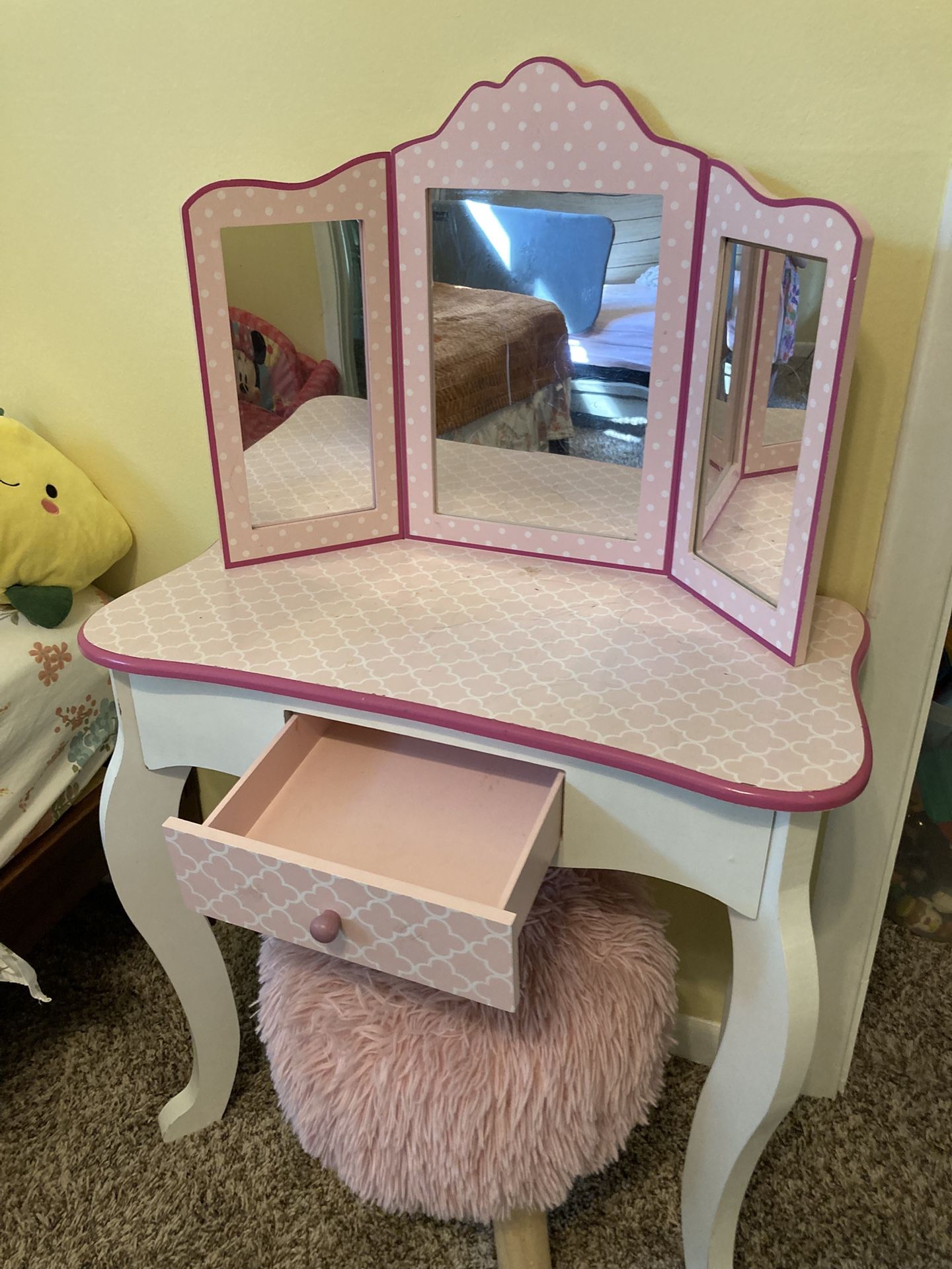 Girl Vanity With Stool