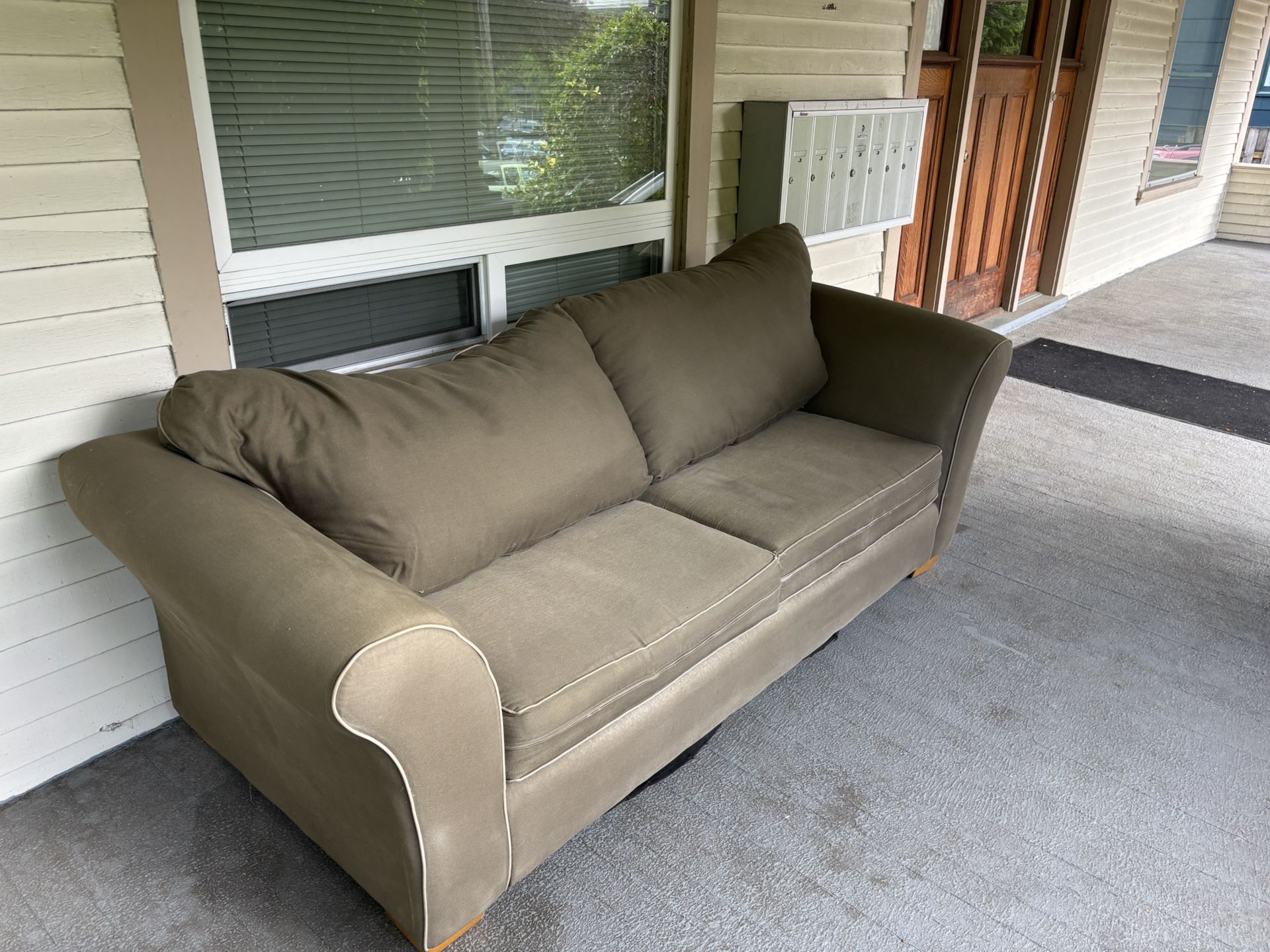 !Free! Couch