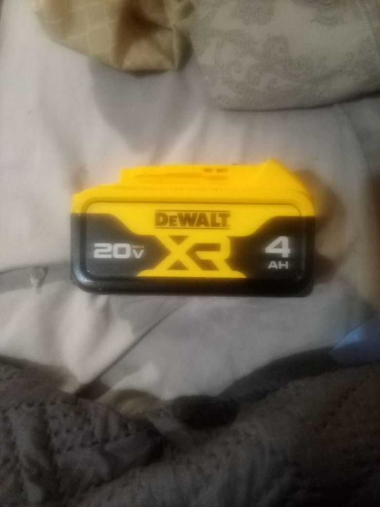 Dwalt 20 V Max 4 AH Battery 
