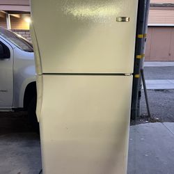 Frigidaire Top Freezer Refrigerator 