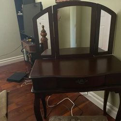 Desk With Mirror 