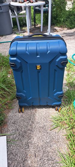 Suitcase hard surface 27in brand new