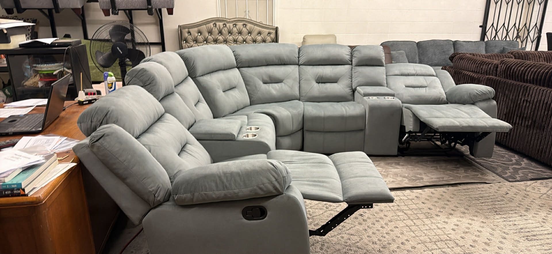 New Recliner Sectional Couch with 2 Consoles! Free Delivery 🚚!