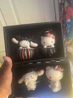 Hello Kitty Salt shakers