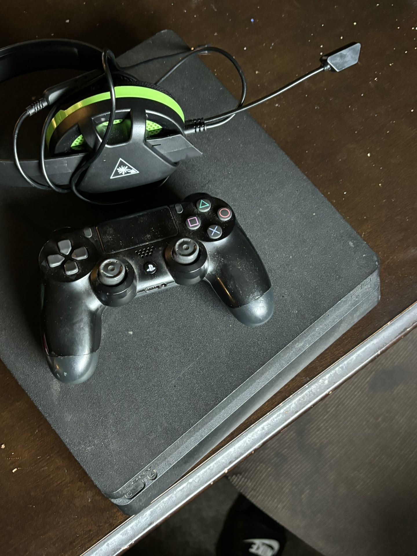 PS4 With Turtle Beach Headset