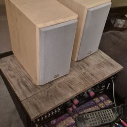 Onkyo bookshelf stylish speakers