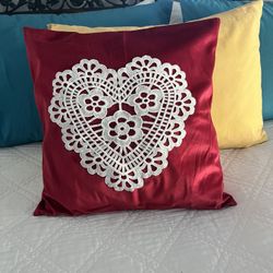 COTTON HEART SHAPE DOILIES