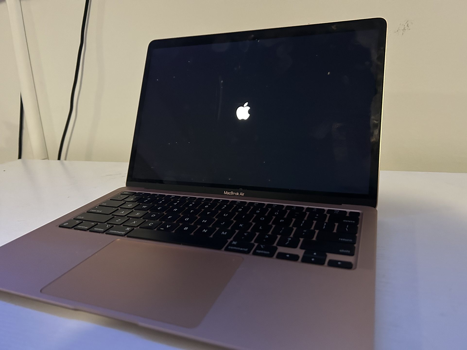 MacBook Air (M1, 2020)