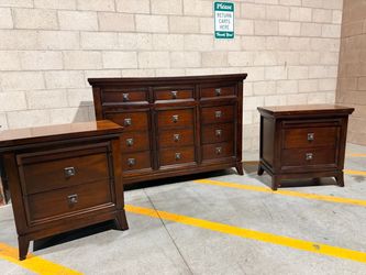 MCM XL Wood 3 pieced bedroom set (Queen matching bed sold separately)