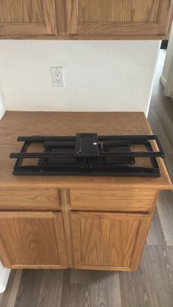 Extendable tv mount
