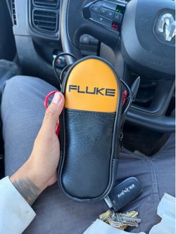 Fluke 323 multimeter