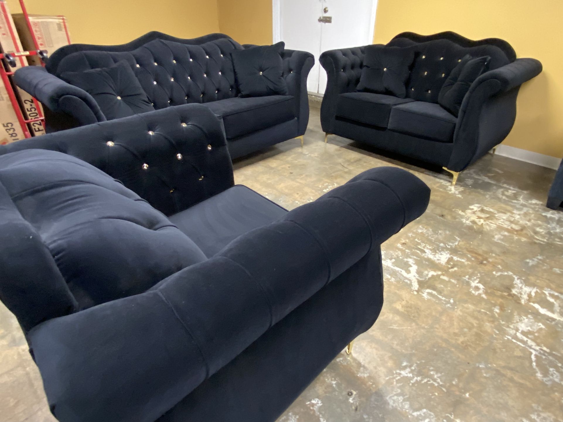 $0 Doen! Traditional Sofa Set Black Velvet FREE CHAIR
