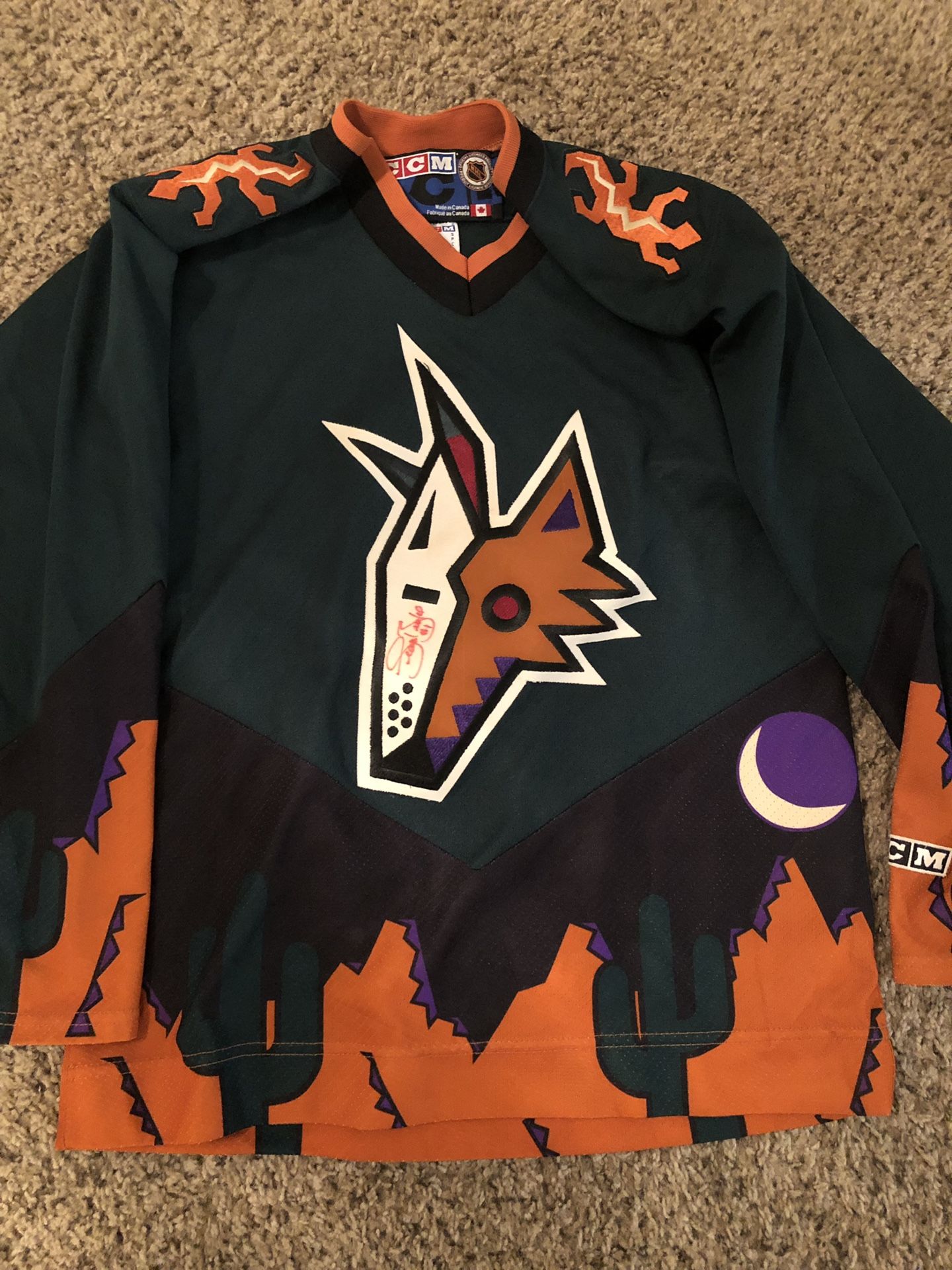 Vintage rare Phoenix Arizona Coyotes nhl hockey jersey