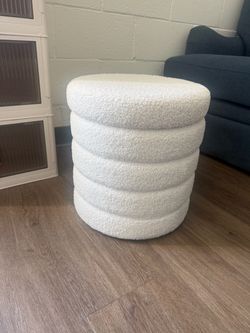 Boucle Ottoman white BRAND NEW