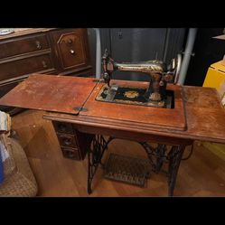 1911 singer Treadle Sewing machine 