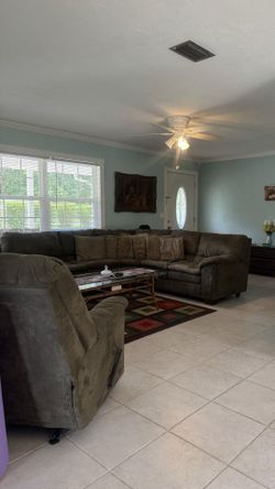 Living Room Set With Matching Lazy Couch In Dark Green/brown 
