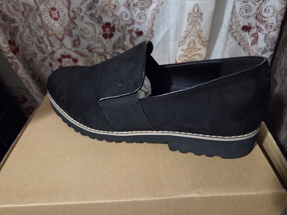 Women’s Shoes Size 11M 