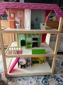 Barbie dollhouse. KidKraft So Chic Dollhouse