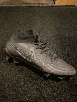 Nike Phantom Cleats Size 9