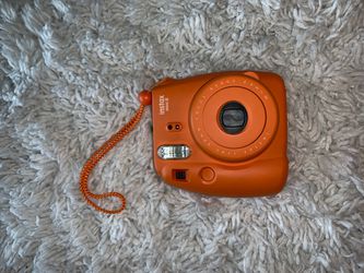zwaarlijvigheid Wrijven lezer Fujifilm Instax Mini 8 Polaroid Camera (Orange) for Sale in Baton Rouge, LA  - OfferUp