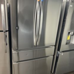 OPEN BOX LG FOUR DOOR STAINLESS STEEL REFRIGERATOR WITH INTERNAL WATER/ICE 