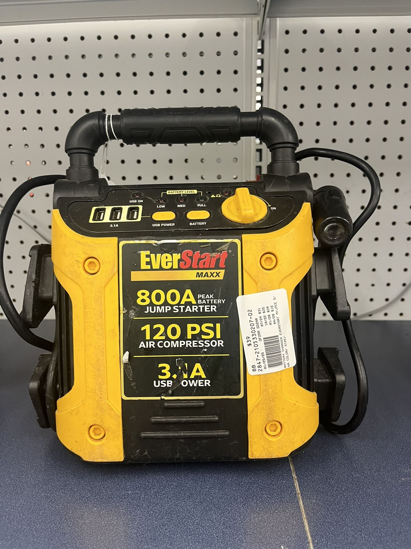 EverStart MAXX J7CE 800 Amp Jump Starter/120 PSI Compressor/Light/3X USB Ports