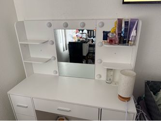 Makeup Vanity with lights