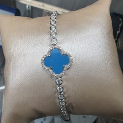 Sterling silver bracelet with turquoise stone