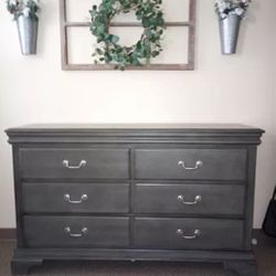 Solid Wood 6-Drawer Bedroom Dresser — Delivery Included