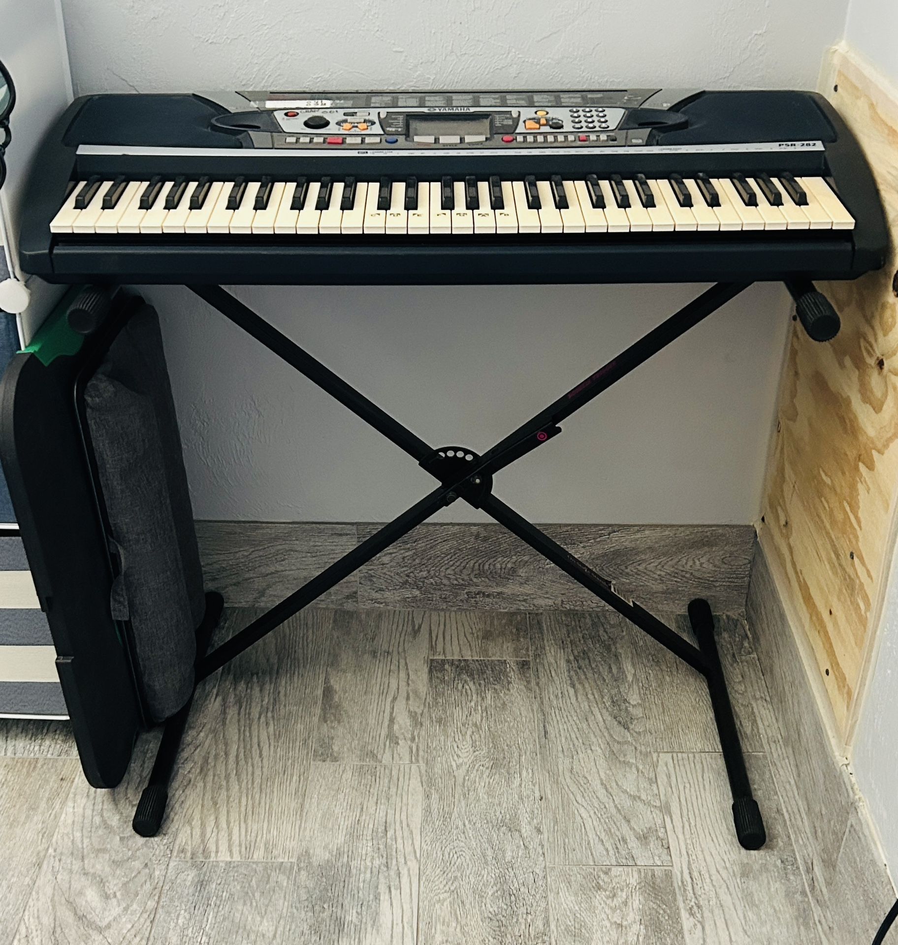 Keyboard Yamaha (PSR- 282)