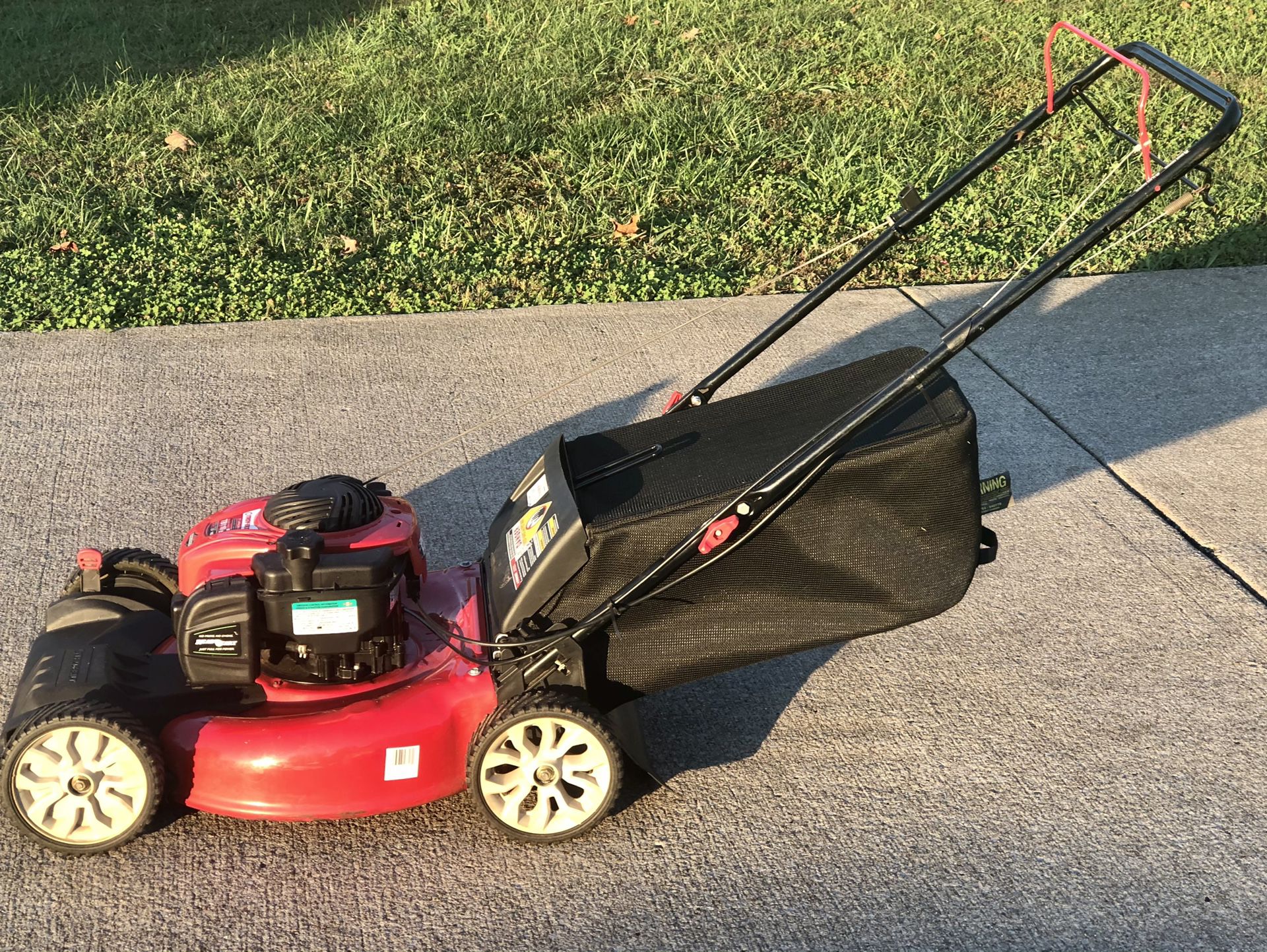 Troy Bilt TB110 550EX Self propelled Lawnmower with Bag 21” cut In excellent condition