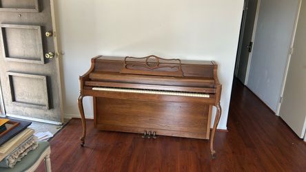 Janssen piano