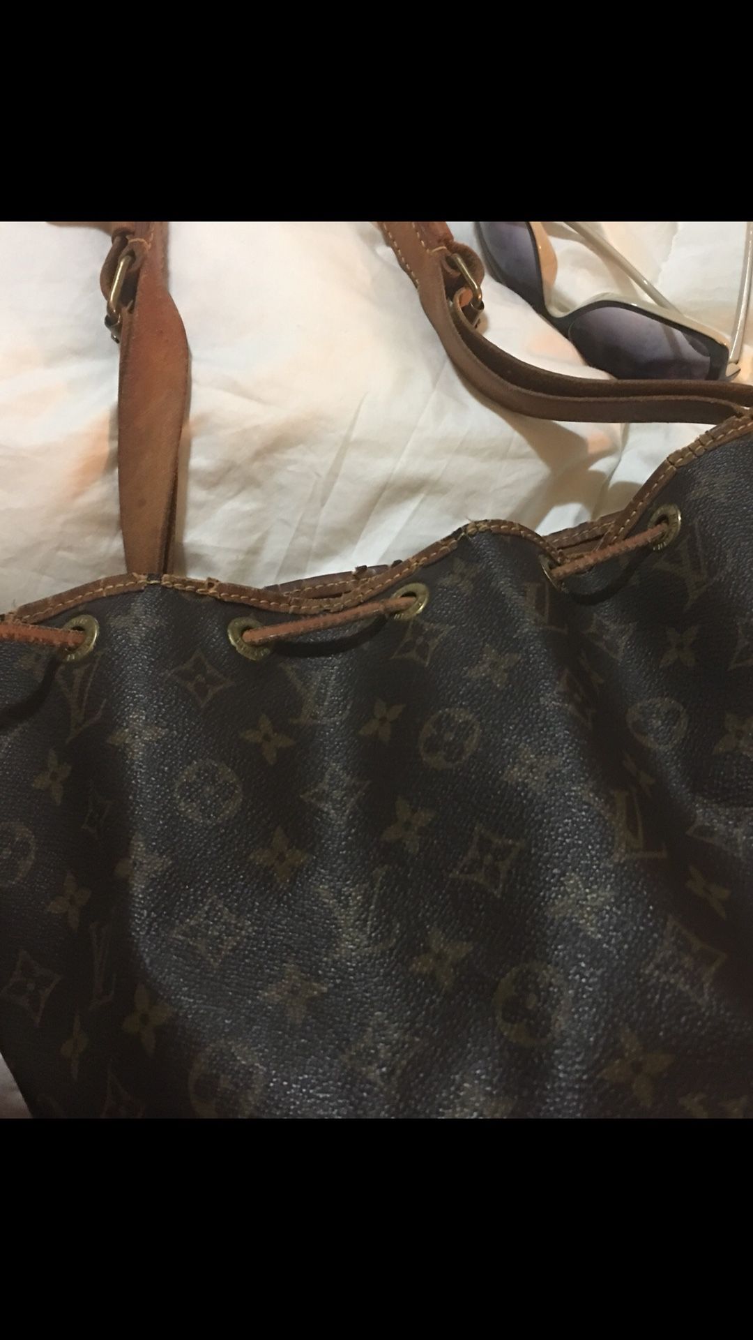 Lv Purse for Sale in Chelsea, MA - OfferUp