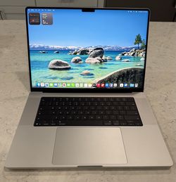 M5Max MacBook Pro 16” w/ 36gb RAM 2tb SSD