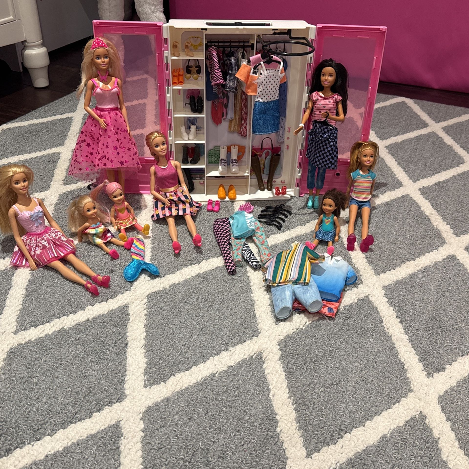 Barbies And Barbie Wardrobe