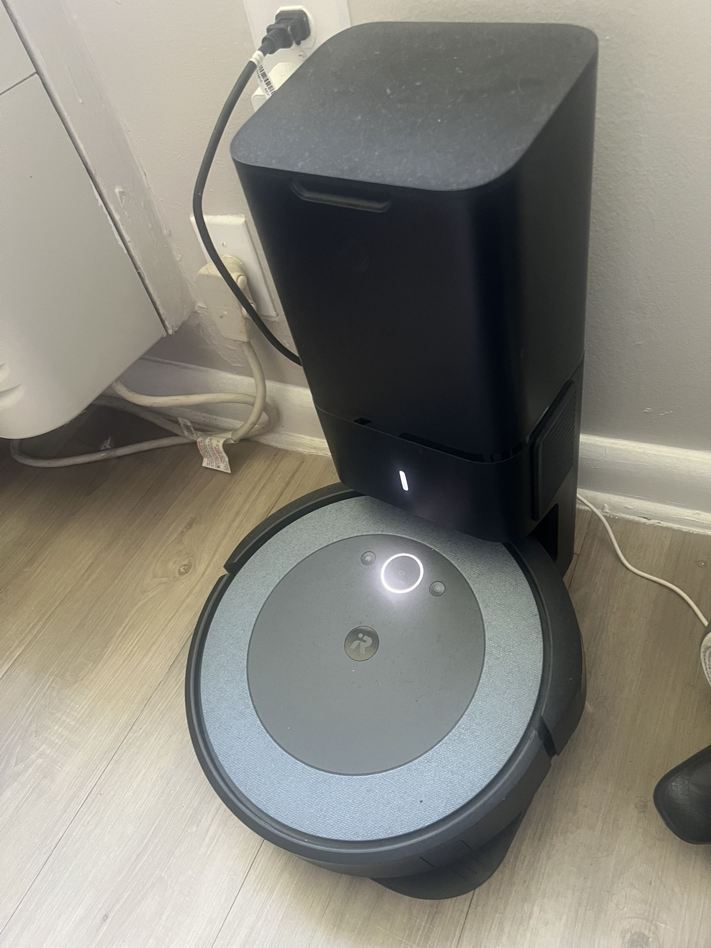 iRobot Roomba i4+ WiFi EVO Self Emptying Robot Vacuum