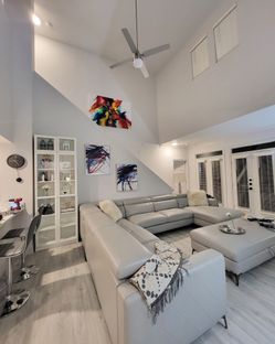 Large Sectional w Oversized Ottoman Included