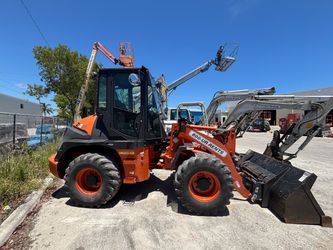 Hitachi 1yd loader