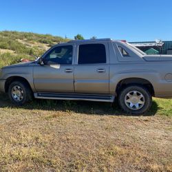 2003 Cadillac Escalade ops On Front Seats